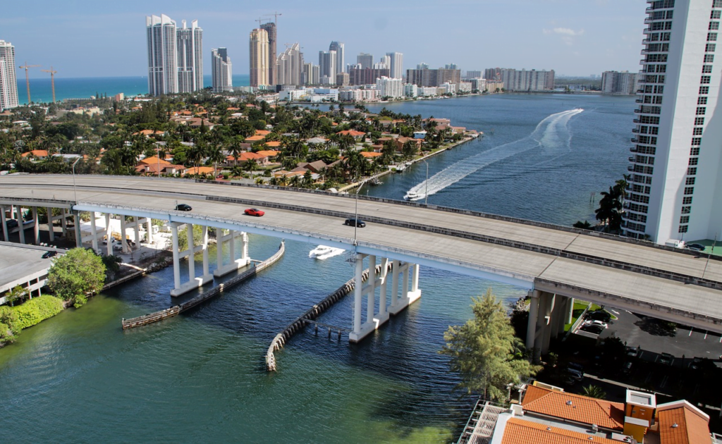 Miami-beach-bridge-crystal-clear-sea